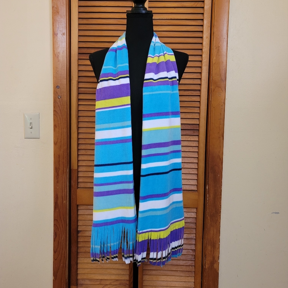 NWOT Old Navy Striped Fringe Scarf - Picture 3 of 3